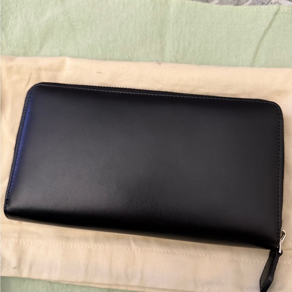 Givenchy leather zip around wallet - Picture 7 of 7